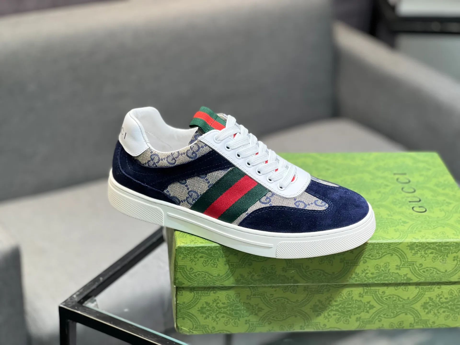 Men's Men's Shoes 💰440 Gucci Gucci's latest trendy shoes and casual shoes are popular in physical stores, new spring and summer comfortable imported custom original cowhide, unique jacquard fabric element design. With sheepskin lining, original bottom, 💪 details determine quality, you can enter and leave the counter at will, welcome to compare🇮🇹, code number 38-44 (45 customized)